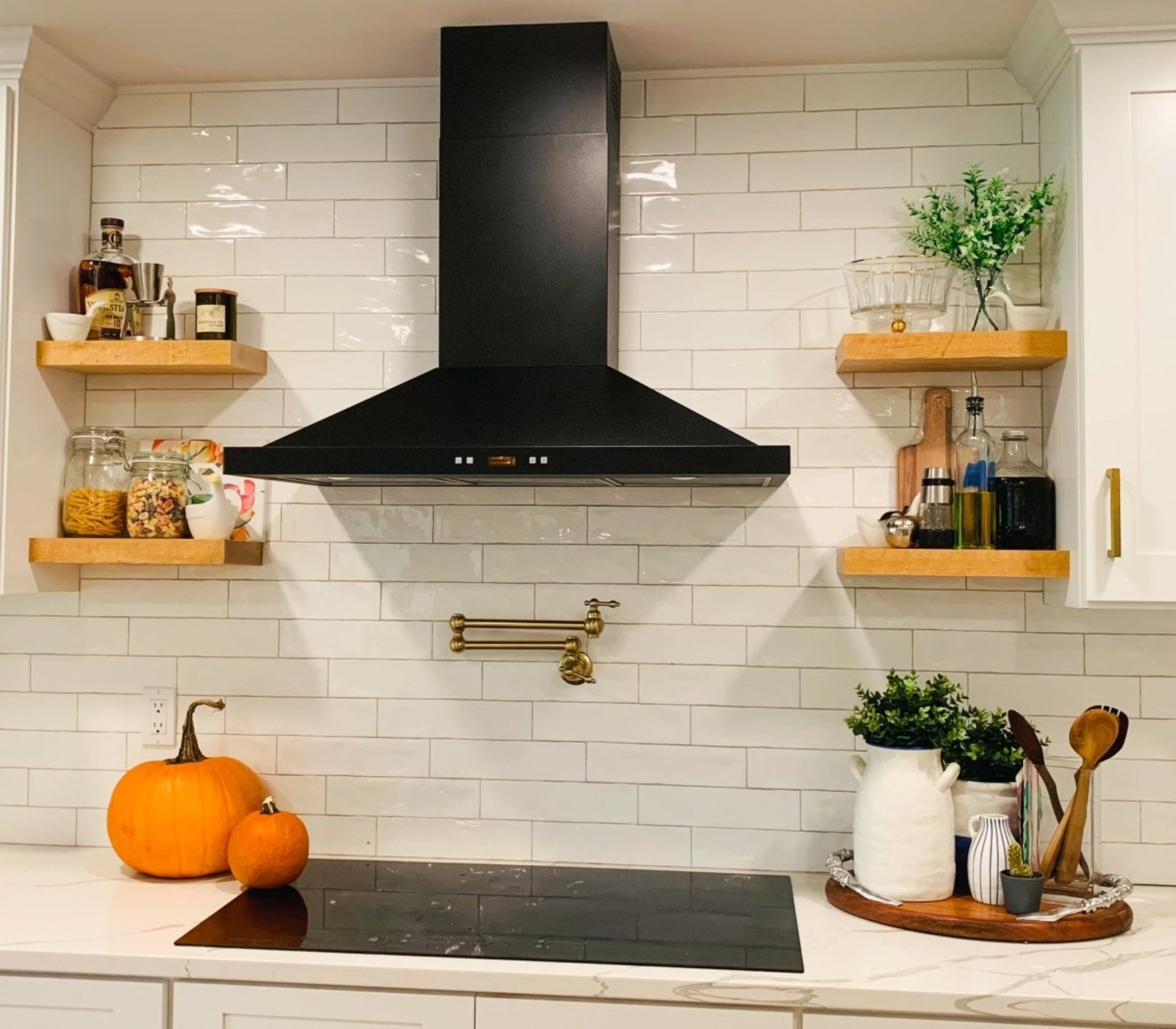 ProLine Wall Mounted Range Hood, Convertible to Ductless, 600/1200 CFM, Stainless Steel Finish, Black Finish Proline - PLFW 520