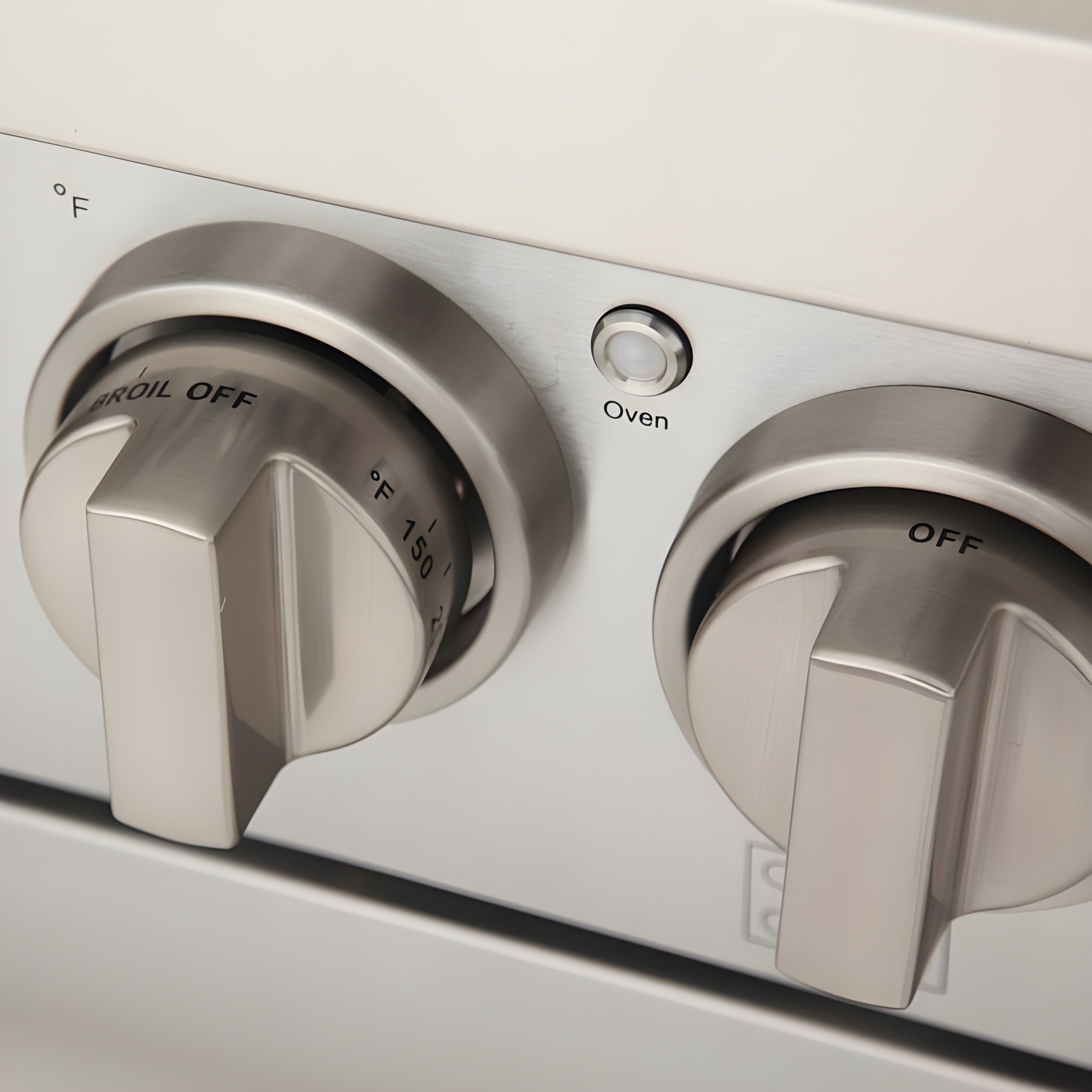 Kucht Professional 30" 4.2 cu. ft. Natural Gas Range in White with Silver Accents - KFX300-W
