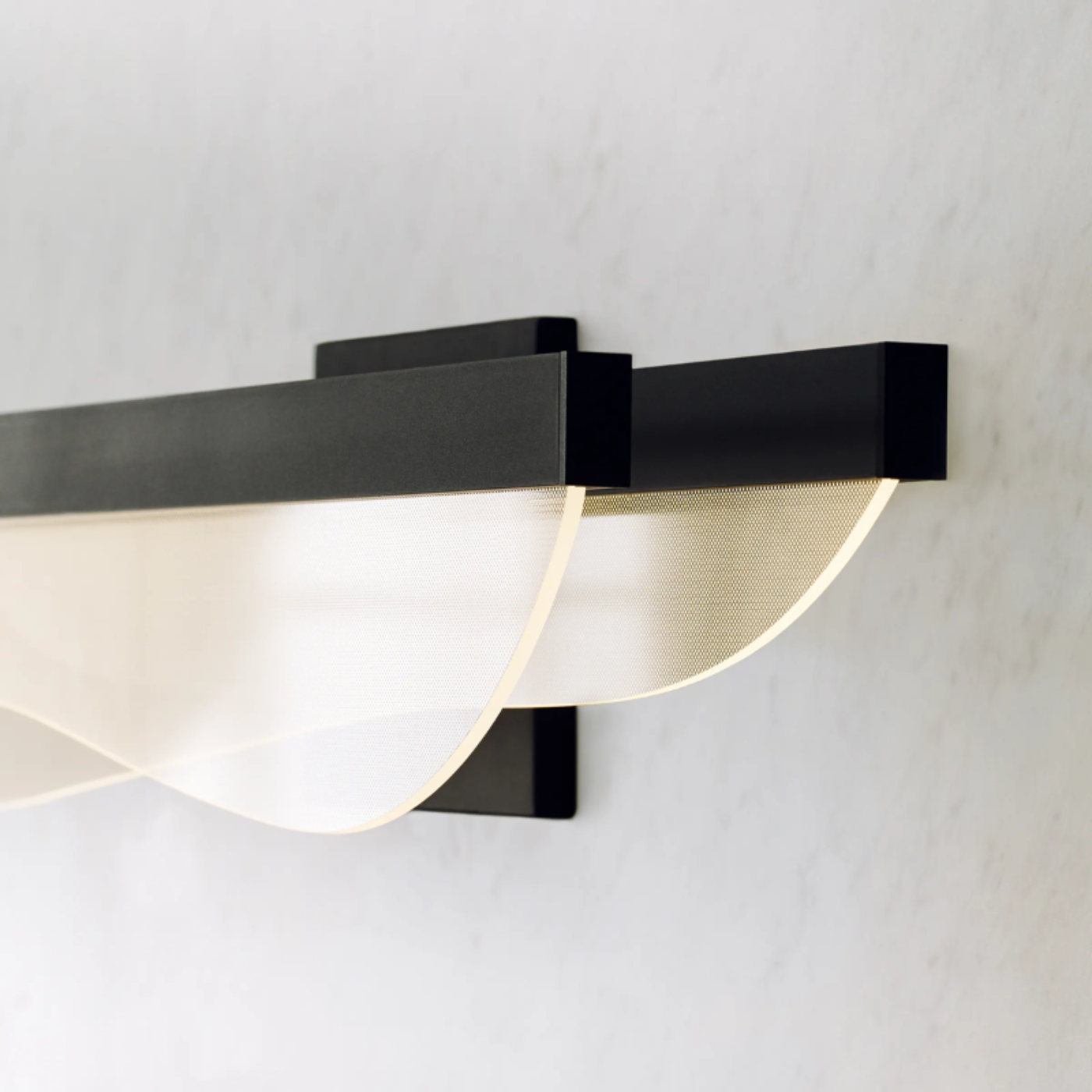 Visual Comfort & Co. Nyra Bathroom Sconce