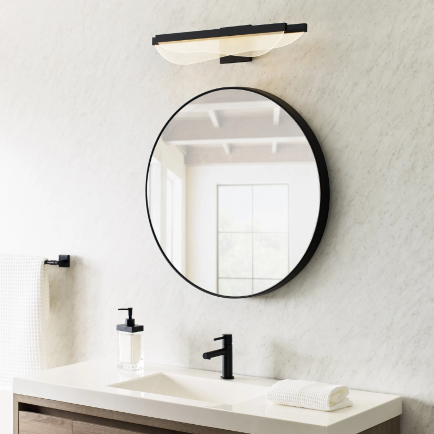 Visual Comfort & Co. Nyra Bathroom Sconce