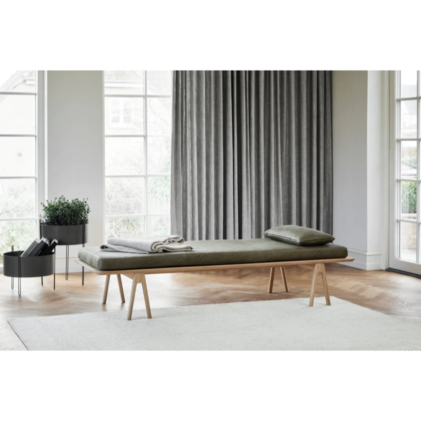 Woud Pidestall Planter - WOU-150203