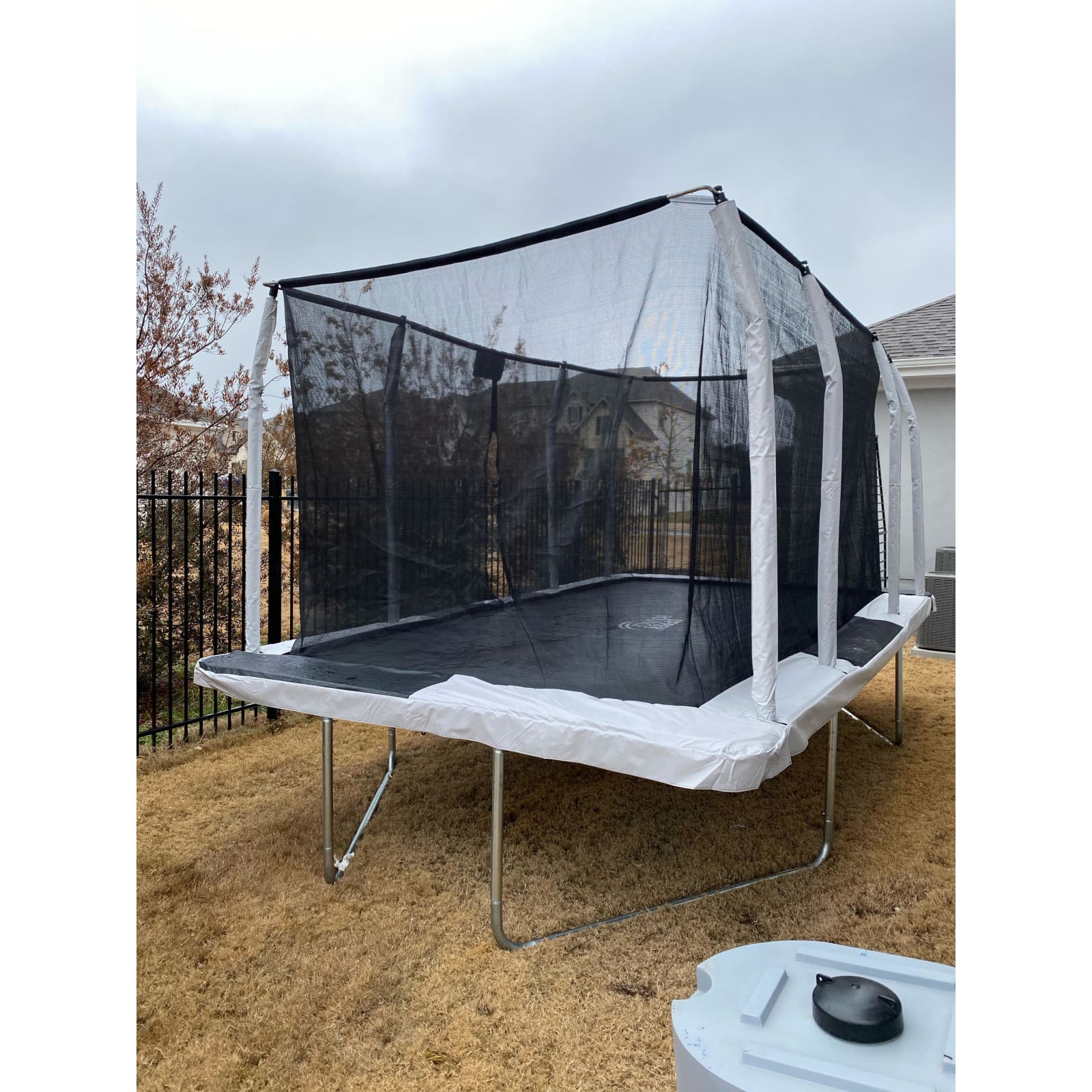 UPPER BOUNCE RECTANGLE TRAMPOLINE 9 X 15 MEGA WHITE INCL. ENCLOSURE - UB03EC-915E
